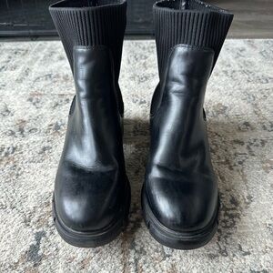 Black Leather Ankle Boots with Ribbed Cuffs